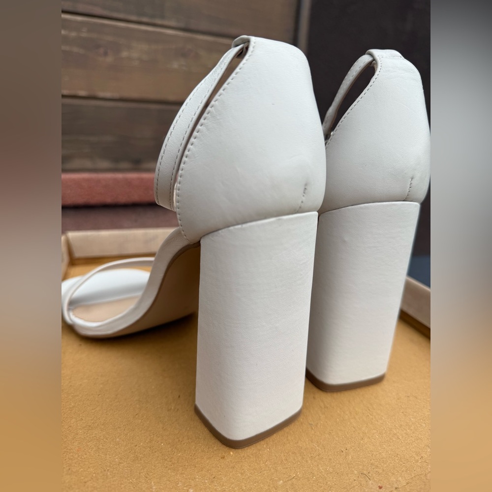 Steve Madden tiaa heel in white size 8.5
USED - Picture 8 of 12